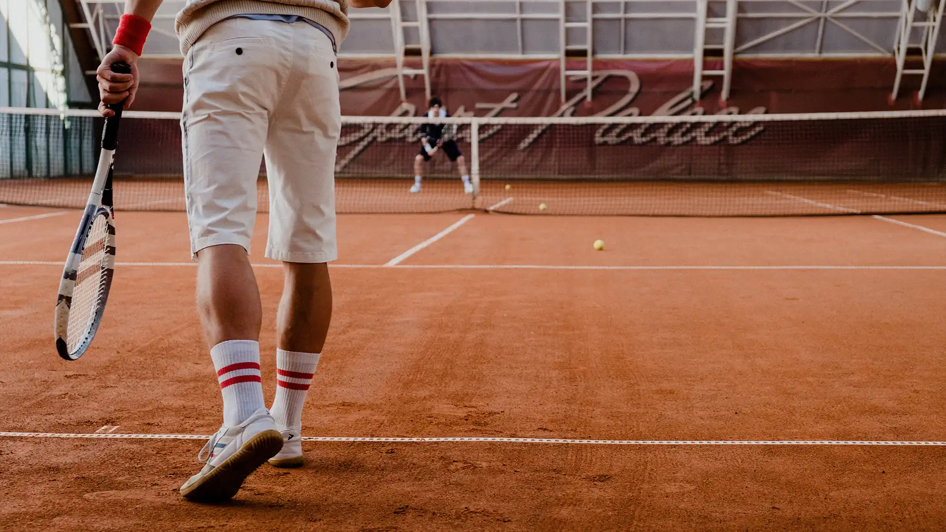 Suntem aici să te ajutăm să joci cel mai bun tenis al tău. De la alegerea echipamentului până la îmbunătățirea tehnicii, a condiției fizice și a strategiei pe teren.